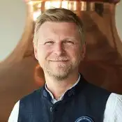Axel, Vertriebsleiter
