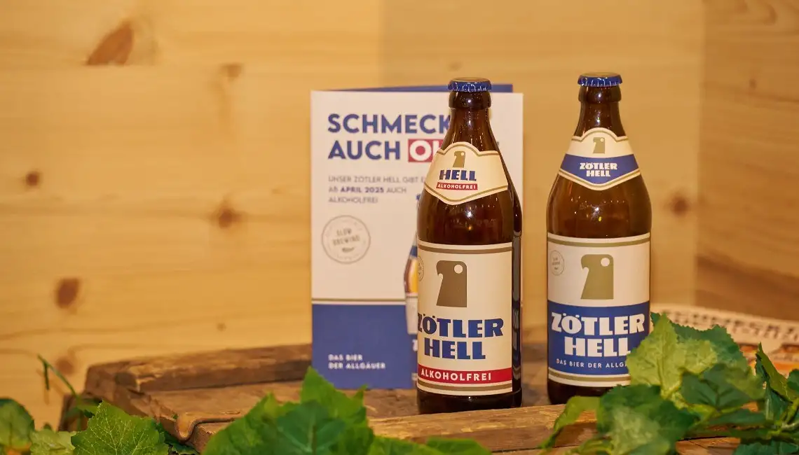 Flaschen Hell und Hell alkoholfrei von Zötler